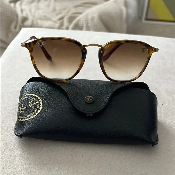 Ray-Ban Brown Gradient Lens Sunglasses with Black Case AVIATOR GRADIENT Sunglasses in Black and Brown - RB3025  main image 2